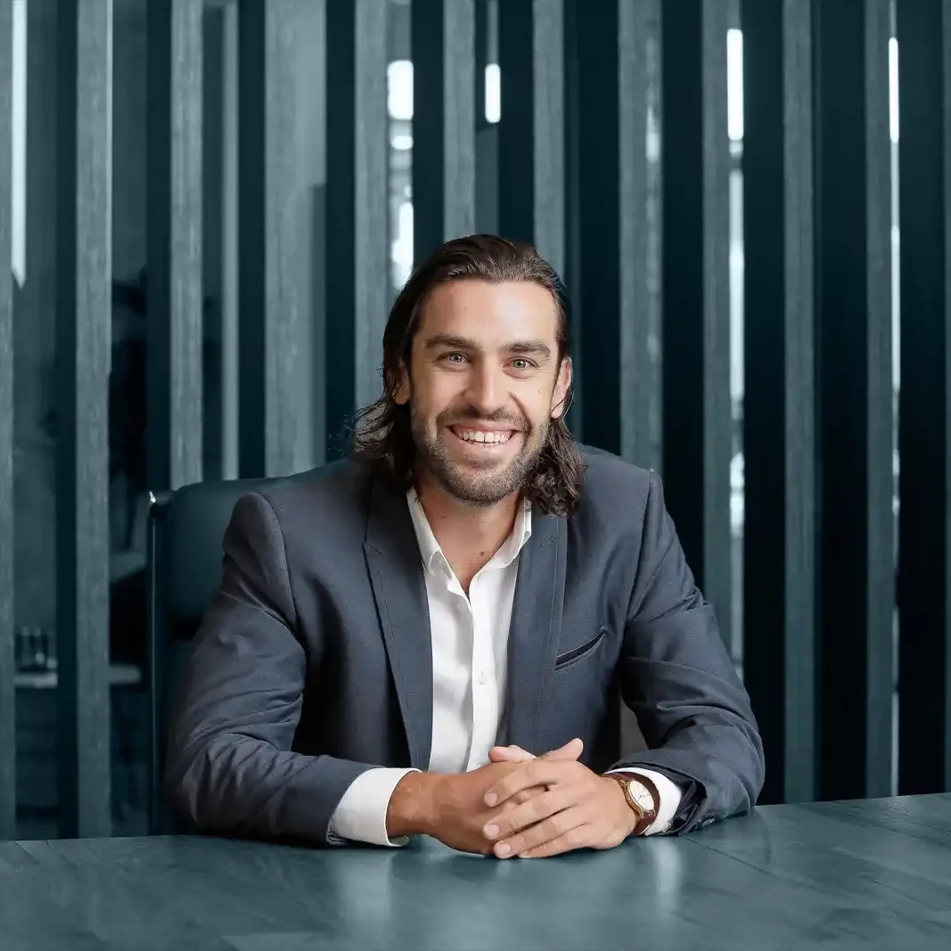 Dave Sonntag copywriter and content marketer leaning over desk in Perth office.